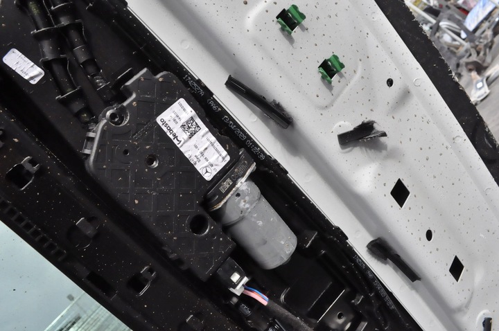 фото №9, Mercedes eqb w243 x243 2023 крыша панорама