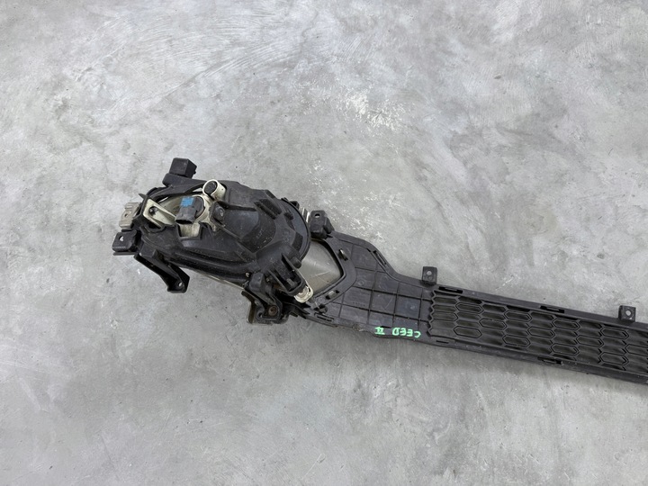 фото №8, Решітка бампера перед середня kia ceed ii 2 a2865-60000 галоген