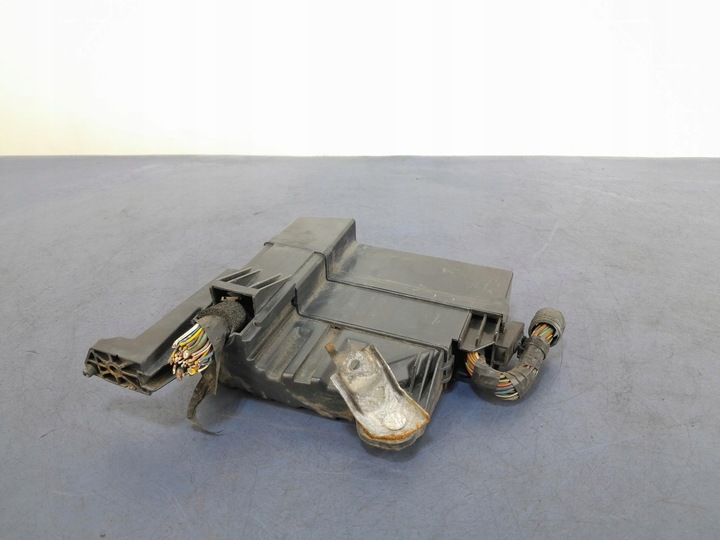 фото №3, Lexus is ii 2.2 d коробка запобіжників