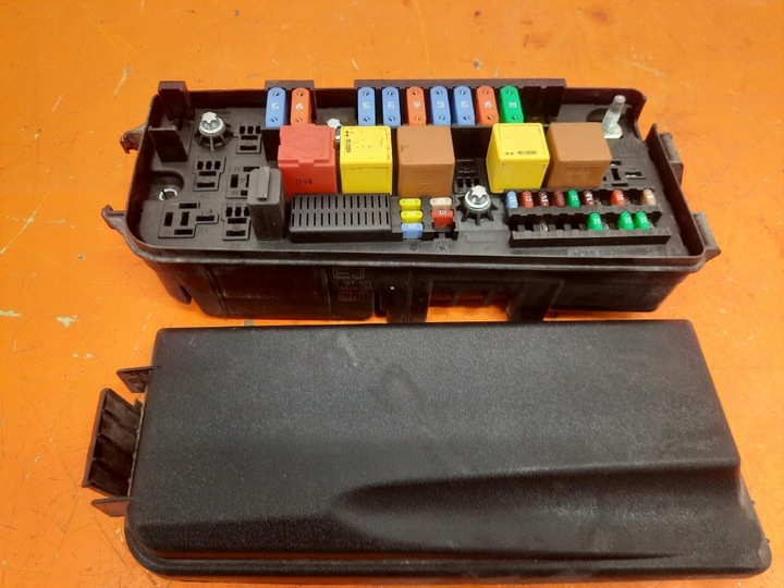 фото №1, Opel signum c 2.2mt 155km 03-05 коробка предохранителей 460023260 z22yh