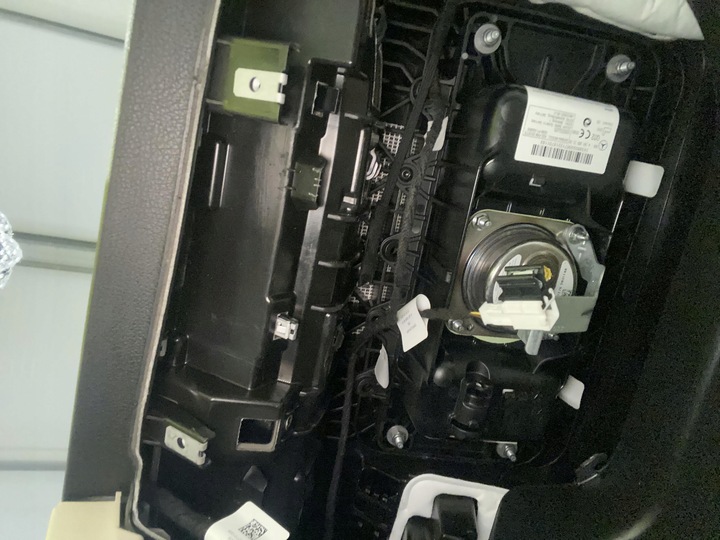 фото №6, Mercedes w243 eqb панель консоль ремни a2476807300