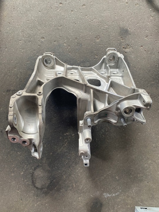 фото №1, Audi a8 d5 кронштейн тележки правые 4n0399296m