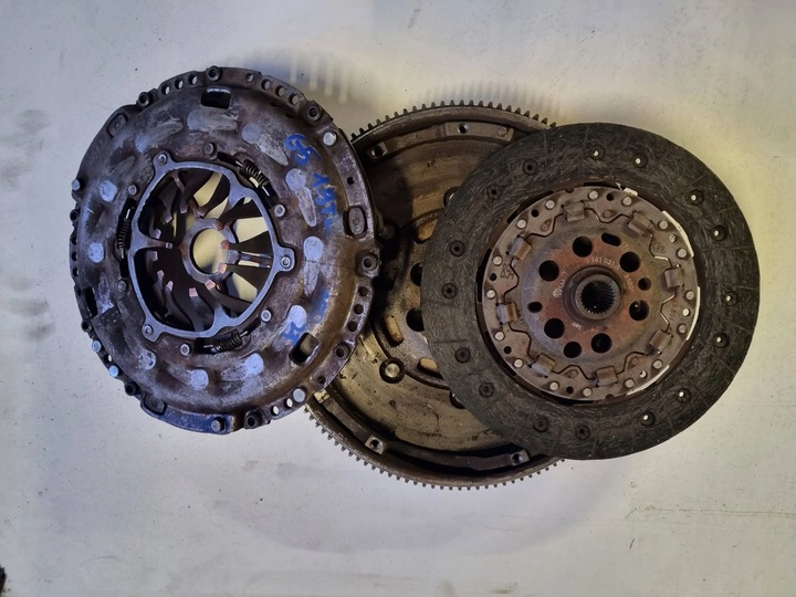 фото №1, Vw golf v a3 8p passat b6 сцепление диск прижим двухмассовый маховик 1.9 tdi