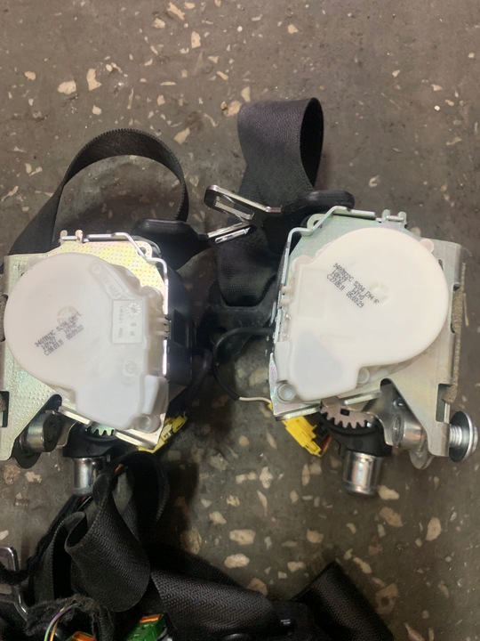 фото №7, Mercedes c класс w204 рестайлинг pas ремни безопасности натяжитель оригинал комплект