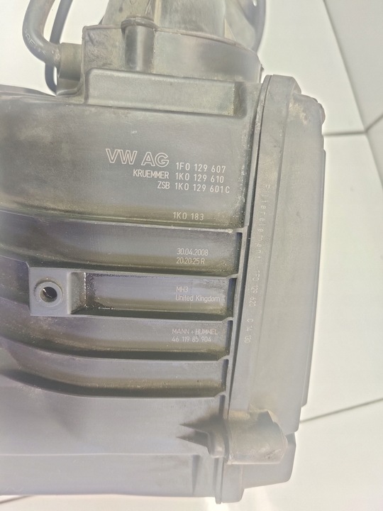 фото №5, Vw golf v 2.0fsi корпус фільтра повітря 1k0129601