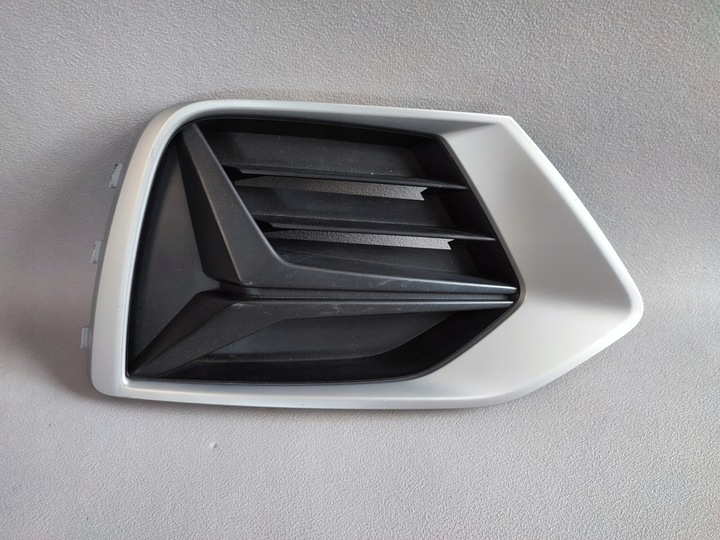 фото №1, Audi q3 ii 83a решётка рамка правая 83a807682b