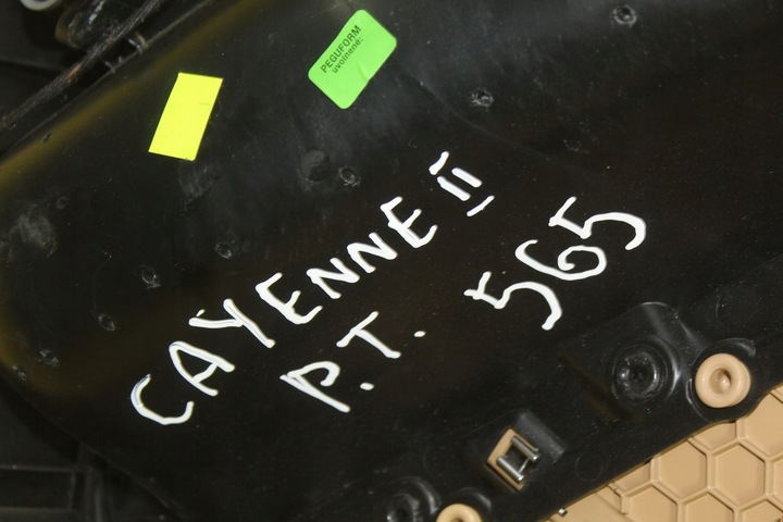 фото №11, Обивка боковина дверь правые зад porsche cayenne ii 7p5867212