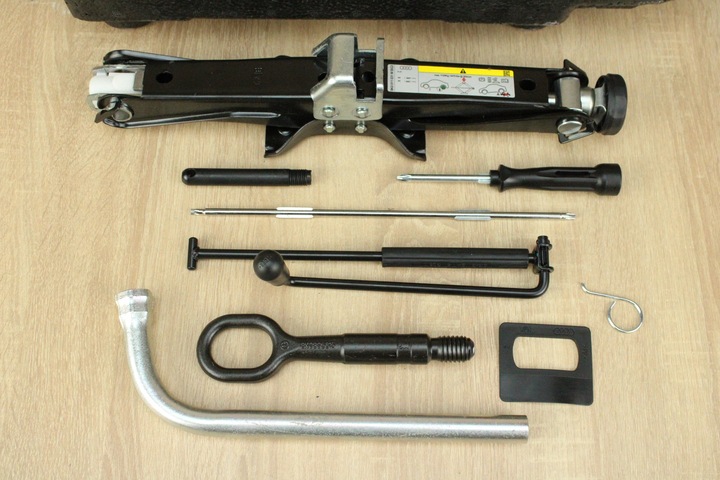 фото №7, Оригінальний вкладка колеса домкрат hak ключ audi a5 8t 8t0012109a 14km! комплект