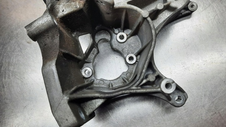 фото №7, Кронштейн двигуна 7700113574 renault scenic i 1.9 dci