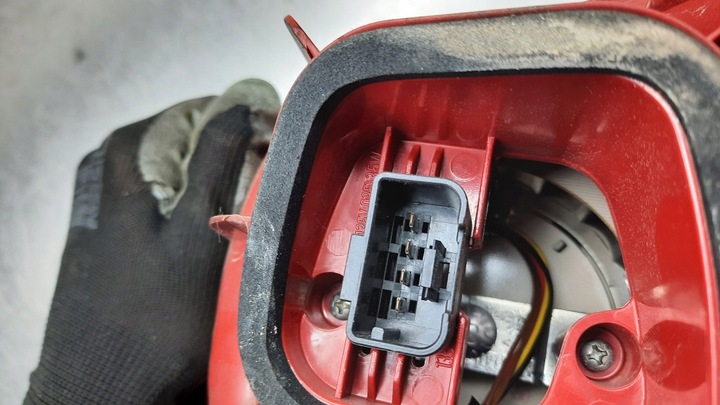 фото №13, Лампа зад задняя левая 3c9945095n vw passat b6 универсал 05-10r