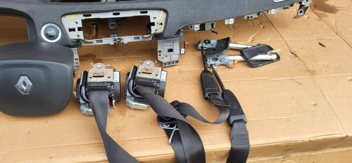 фото №6, Консоль подушки renault scenic 3 rx 131313