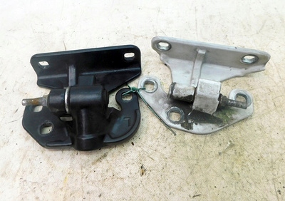 фото №1, Mb actros mp4 12r євро 5 петлі двері лівий перед пара