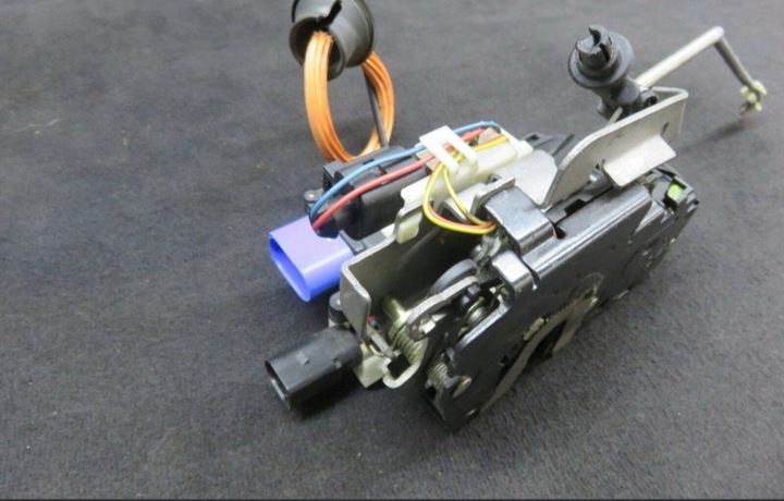 фото №1, Замок з dociągaczem доводчик dociągacz a8 d3 ремонт