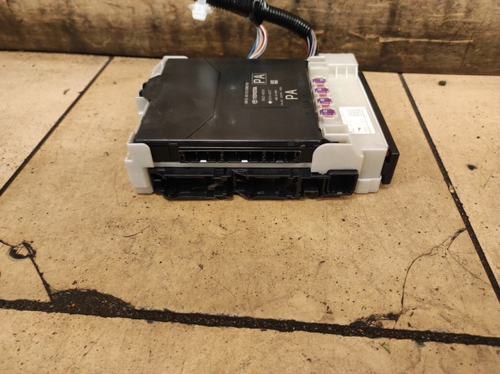 фото №3, Модуль блок управления коробка предохранителей rav4 5 v