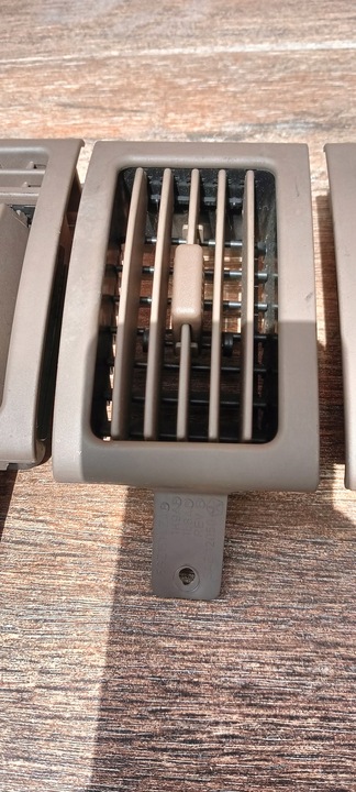 фото №7, Jeep grand cherokee wj 99-04 решітка повітропровід права бежева