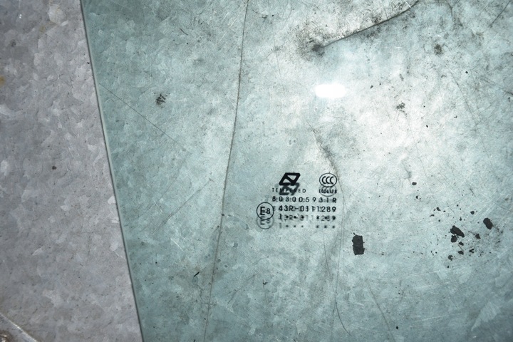 фото №3, Dacia spring стекло дверь правый перед