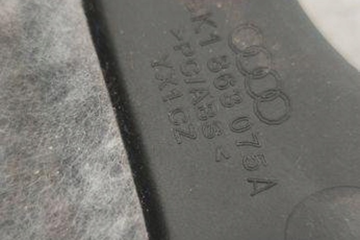 фото №7, Нижня планка декоративна панелі розподільчої audi a4 8d2, b5 8k1863075a 2.7l