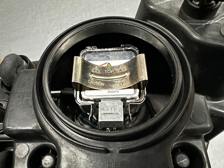 фото №15, Лампа dodge challenger ксенон 2008+ usa правая хороший комплектный