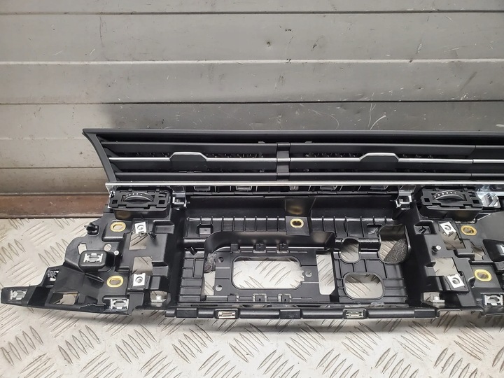 фото №7, Audi q8 4m8820902d з спереду ґрати повітропровід