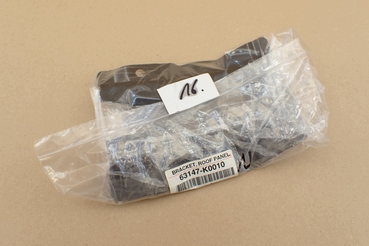 фото №7, Toyota yaris iv 20- кронштейн підсилювач дах права 63147-k0010 oem номер
