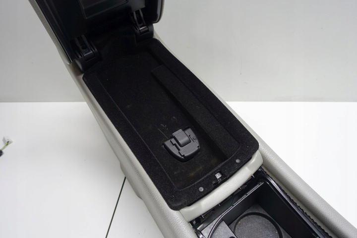 фото №4, Mercedes w203 рестайлінг підлокітник бардачок тунель