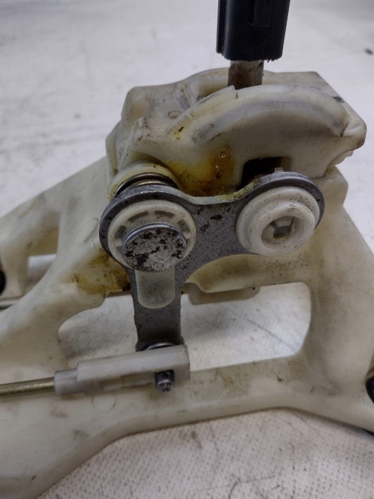 фото №6, Кулиса коробки изменения коробка передач hyundai sonata v 2,0crdi 43700-3kxxx