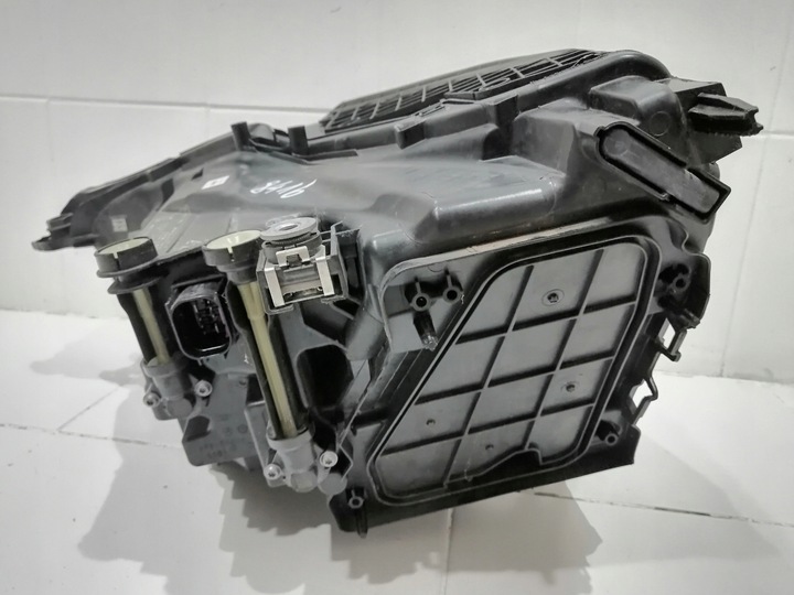 фото №9, Лампа правая передняя перед audi q3 ii 83a halmar 8416