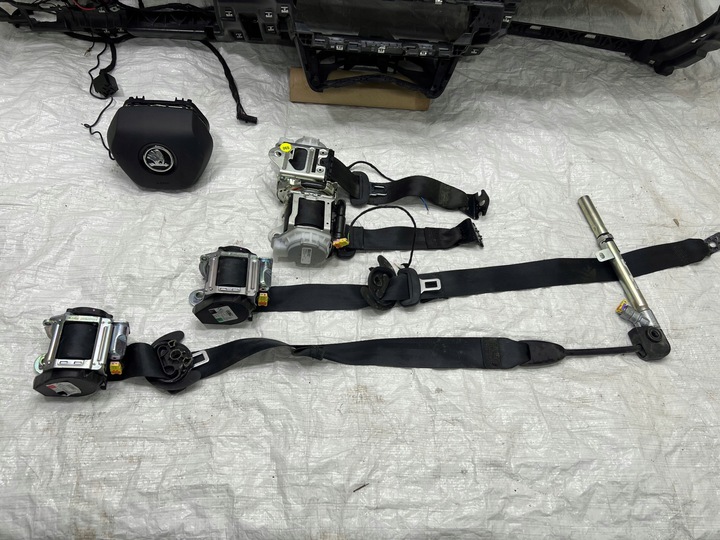 фото №8, Skoda fabia iv панель подушки ремни 2021- оригинал