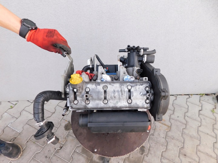 фото №5, Ligier js50 двигатель