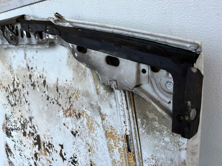 фото №11, Капот крышка двигателя mercedes w124 1985-1989r узкая молдинг