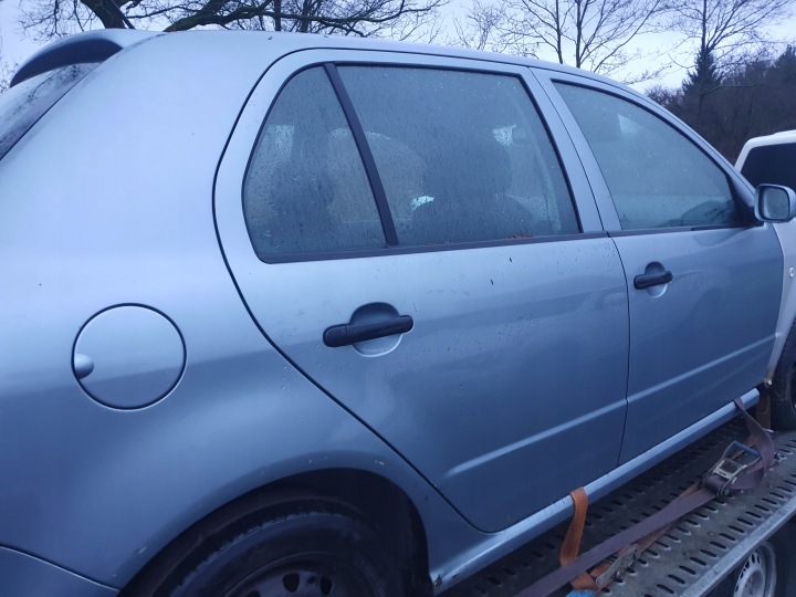 фото №6, Двери левые зад skoda fabia 1.4 mpi 2003 4d chb lak 9151 шатун целые
