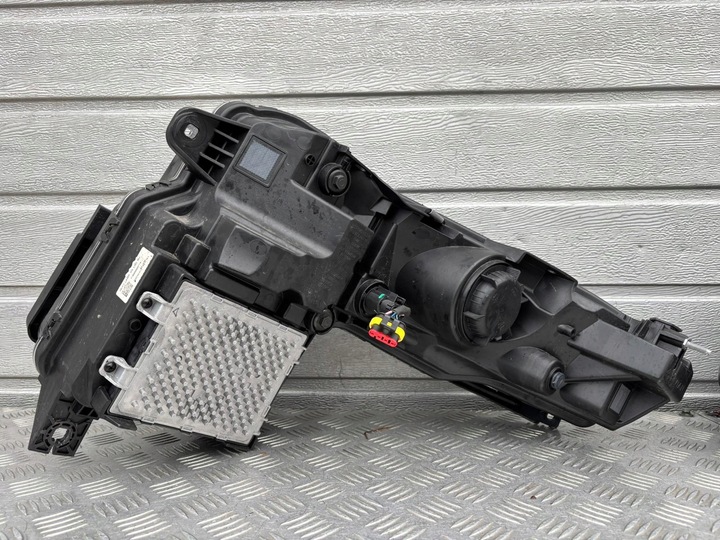 фото №11, Rivian r1t лампа левая правая перед c300000464 c300000465