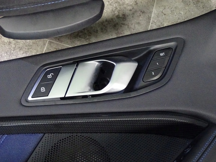 фото №13, Bmw f40 сиденья диван обшивки туннель средство салон m performance алькантара