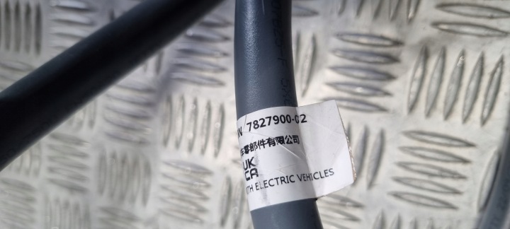 фото №14, Bmw u11 x1 ix1 трубка  кабель зарядки 7827900