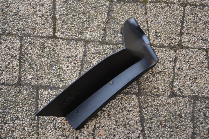 фото №1, Защита задней лампы vw golf 7 hb 5g0945311b