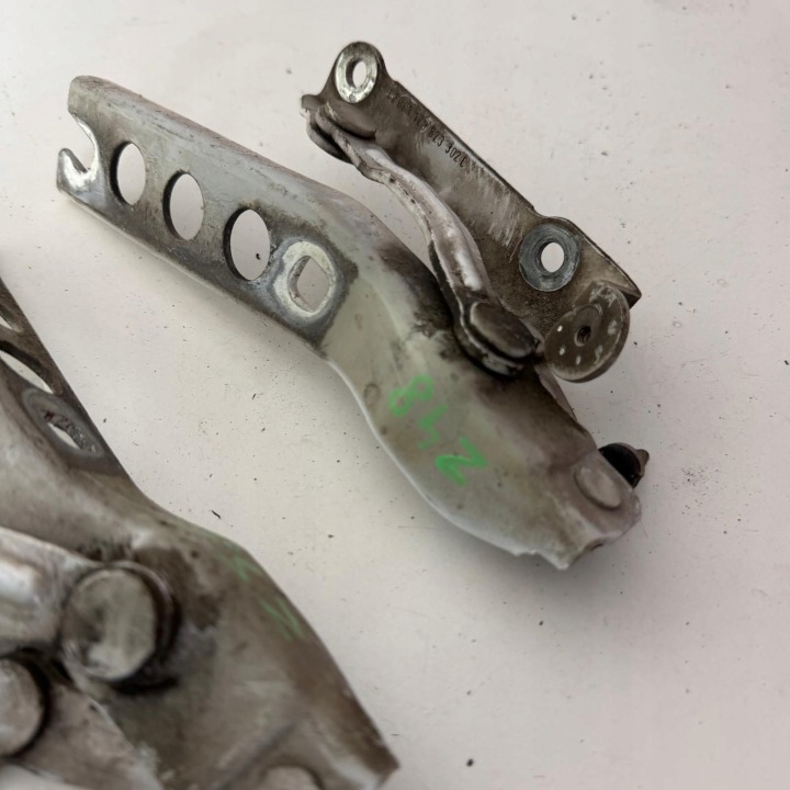 фото №6, Петли капота комплект левое правое skoda octacia mk2 ii oem номер оригинал 1z0823302
