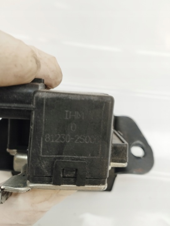 фото №10, Hyundai ix35 замок крышки багажника 81230-2s000