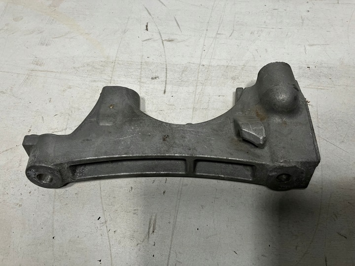 фото №4, Rav4 v гибрид лапи двигателя правая