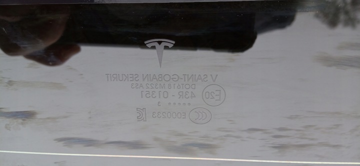 фото №8, Tesla модель y 20- стекло крышки багажника зад задняя тёмное оригинальный номер