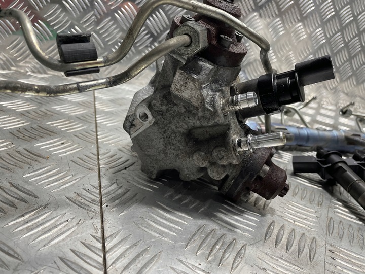 фото №7, Система топливный форсунки насос bmw g01 g11 g20 g30 3.0d b57 8571565 8571555