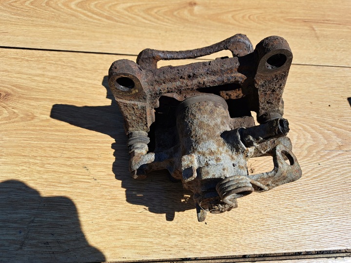 фото №1, Iveco daily супорт гальмівний лівий зад справний