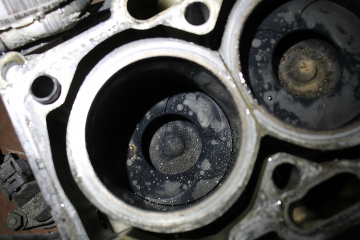 фото №6, Volvo v70 s60 xc70 xc90 dół блок двигуна d5244t4