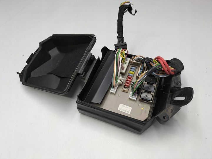 фото №1, Renault clio iii 2007 рамка / модуль предохранителей