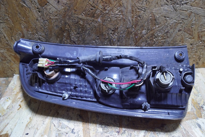 фото №8, Subaru justy 07- лампа права зад