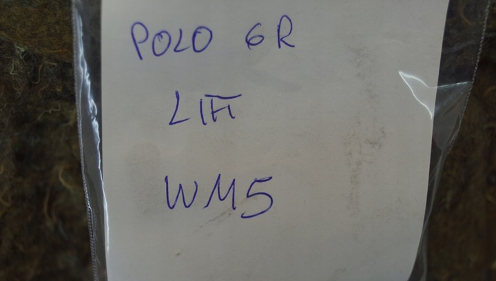 фото №13, Шумоізоляція капота + застібки vw polo 6r рестайлінг