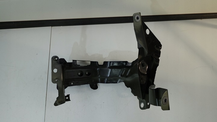 фото №3, Лівий кронштейн підтримка крила audi q8 4m8