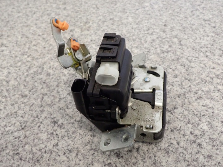 фото №4, Mitsubishi colt 04-08 3d замок кришки багажника