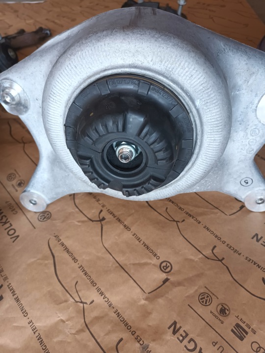 фото №12, Audi a5 8t амортизатор активный пружина лонжерон левые перед 8f0413029b 24km