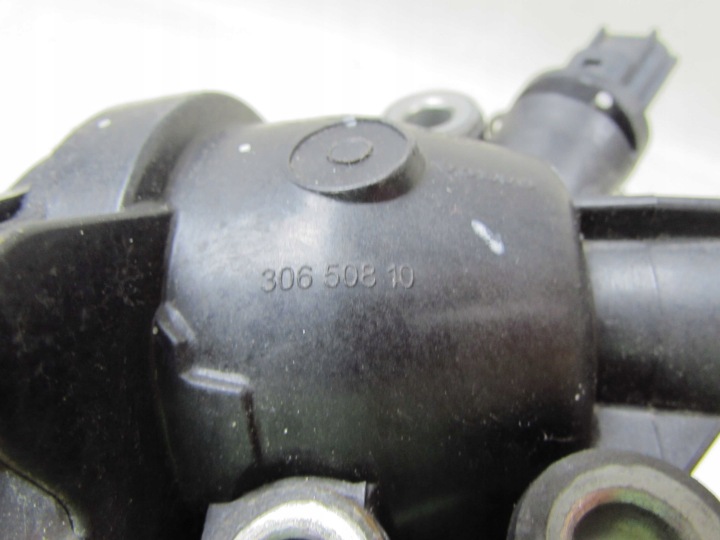 фото №5, Volvo s40 v50 s60 c70 2.4 b 2.5 t5 корпус термостата 30650810