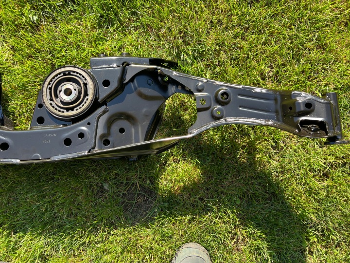 фото №9, Балка зад стабилизатор bmw u06 x1 u11 u12 x2 u10 6894205